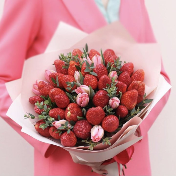 Тюльпаны и клубника в Чите