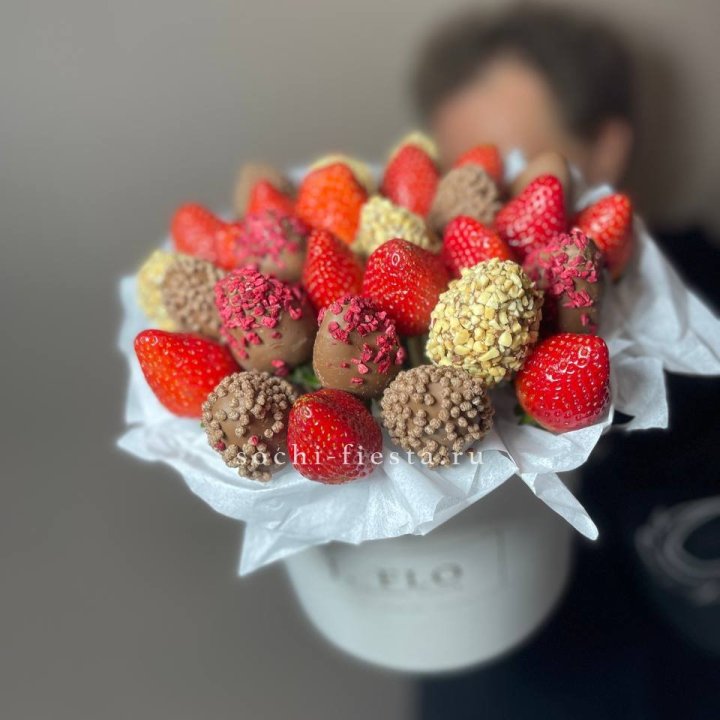 Клубника в боксе 30 ягод в Чите