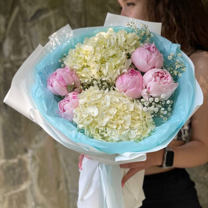 Букет с пионами "Блюсом" в Чите