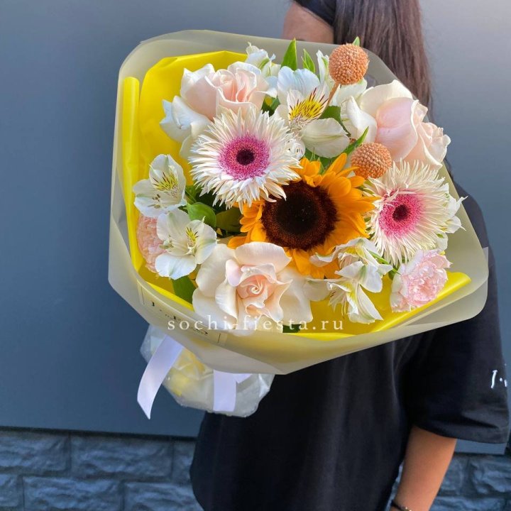 Букет с подсолнухом "Елоу" в Чите