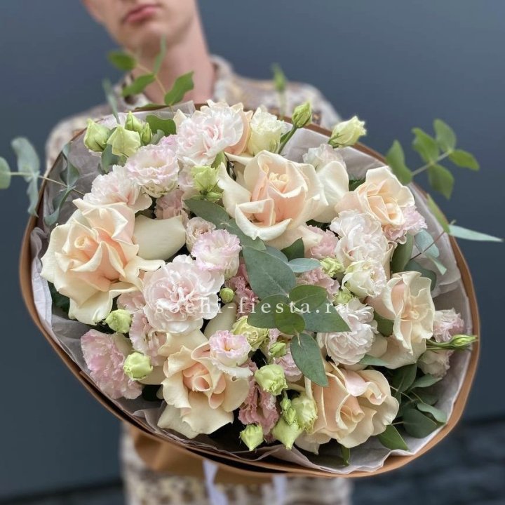  Букет кремовых роз "Мокко" в Чите