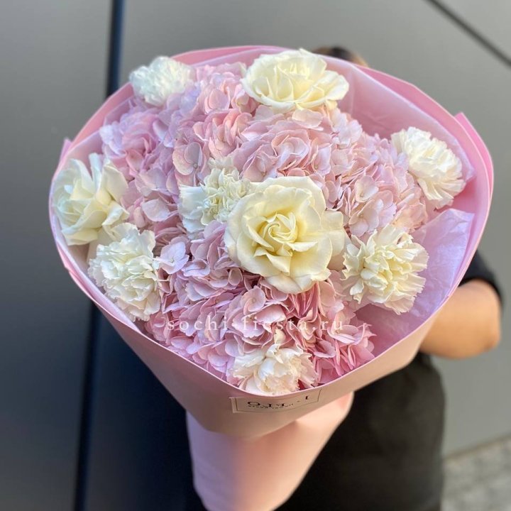  Букет гортензий и роз  в Чите