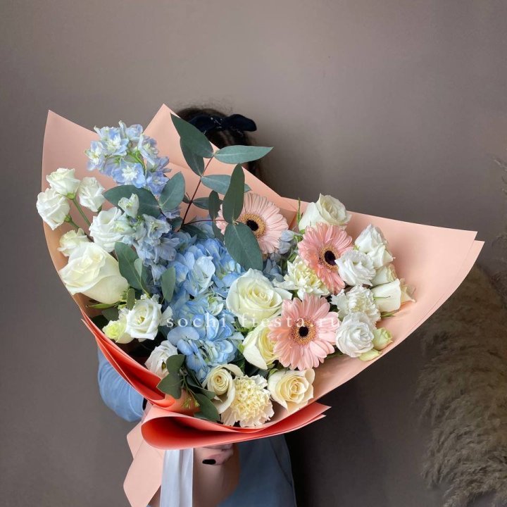  Букет гортензии и роз "Валенсия" в Чите