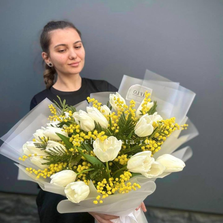 Букет тюльпанов и мимозы в Чите