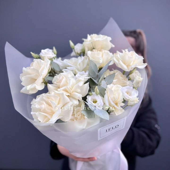 Букет французских роз и эустомы  в Чите