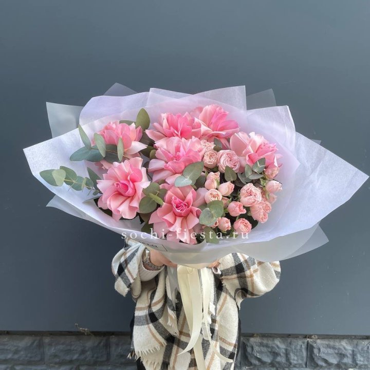 Букет французских и пионовидных роз  в Чите