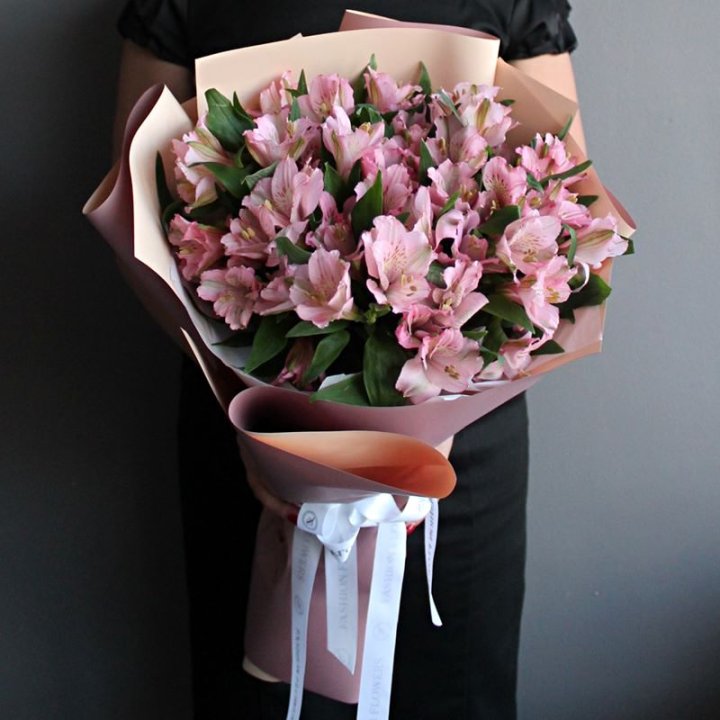 Букет розовых альстромерий в Чите