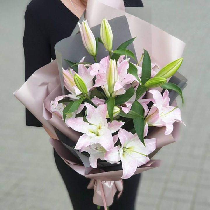 Букет розовых лилий в Чите
