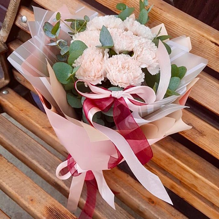 Диантусы с эвкалиптом в Чите