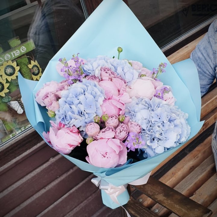 Букет с гортензиями "Блубери" в Чите