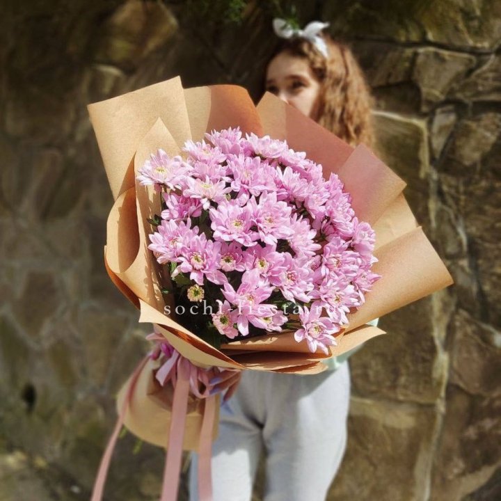 Букет хризантем в крафте в Чите