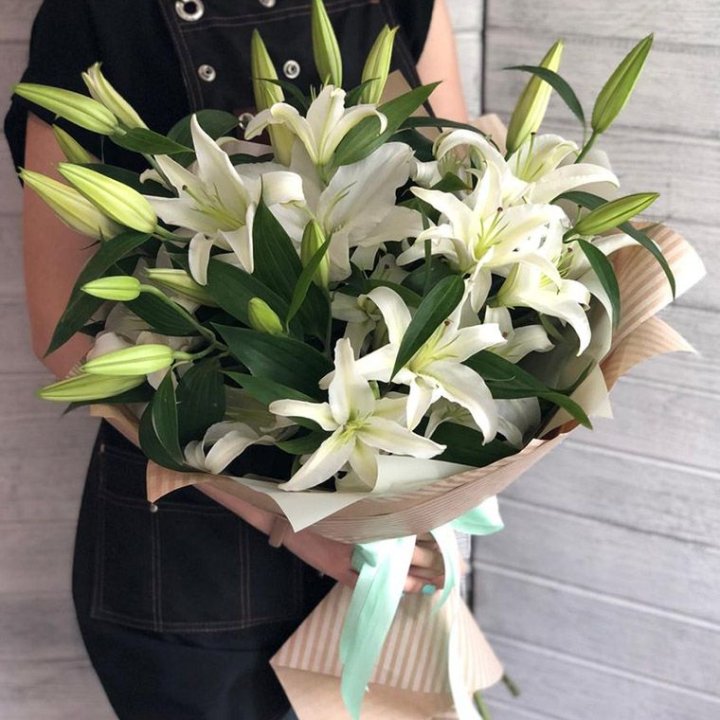 Букет белых лилий в Чите