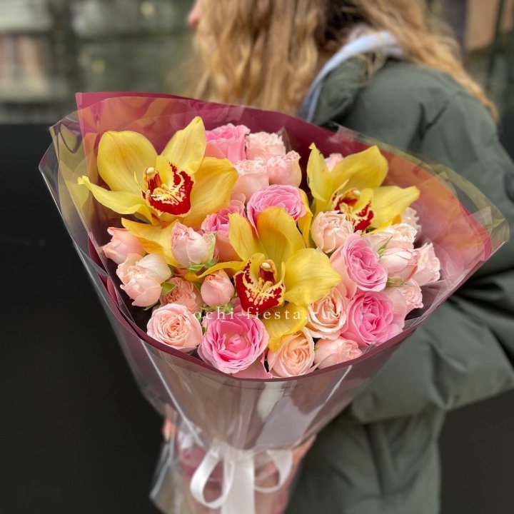  Букет орхидей и роз Есенья в Чите