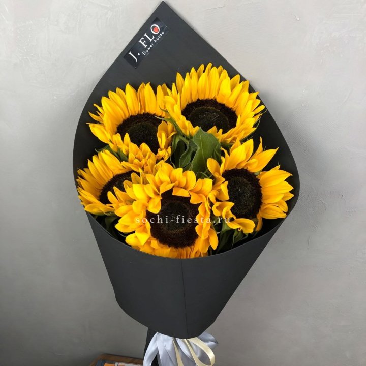 Букет из 5  подсолнухов в Чите