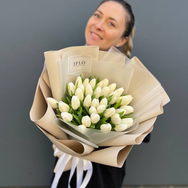 35 белых тюльпанов в Чите