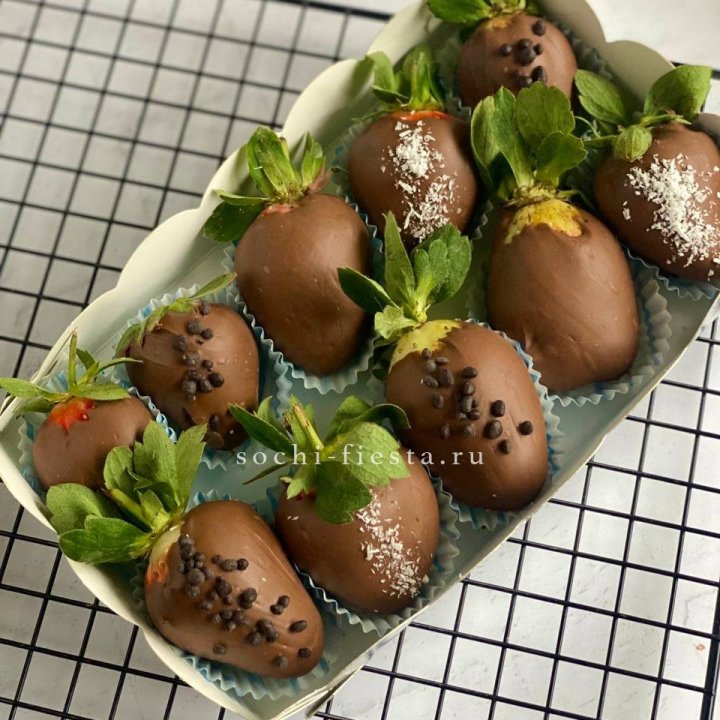 Клубника в шоколаде 10 ягод в Чите