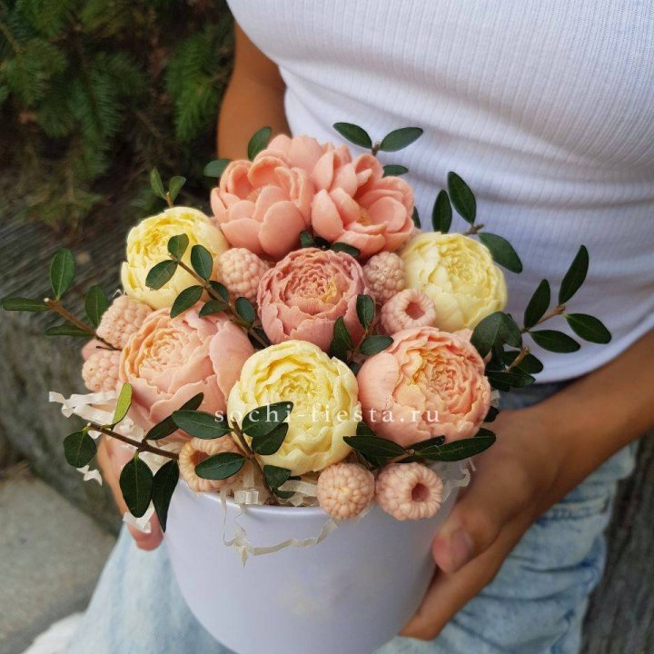 Шоколадный букет с ягодами в Чите