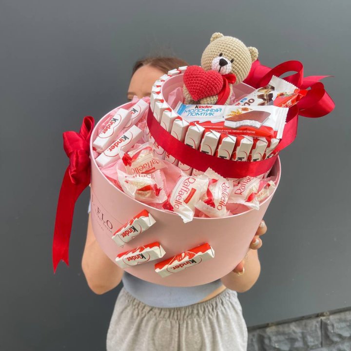 Бокс киндерами и раффаэлло 2 в Чите