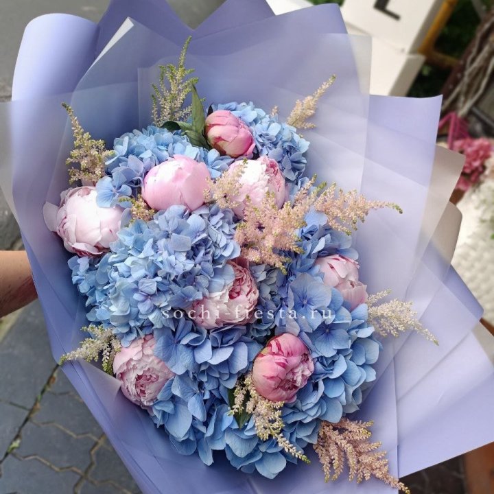 Дизайнерский букет с гортензией №3 в Чите