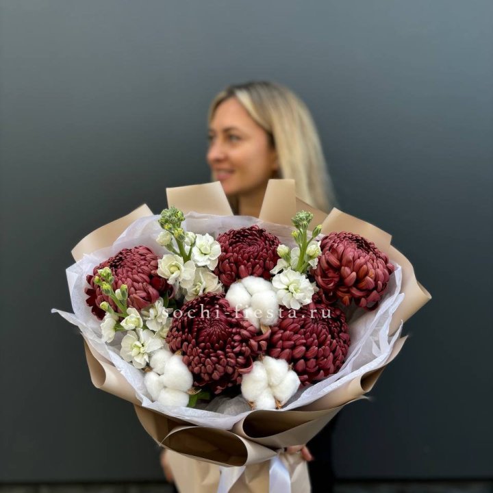 Хризантемы с маттиолой в Чите