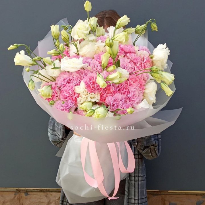 Букет из эустом и диантусов  в Чите