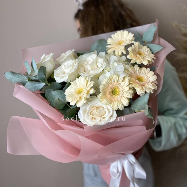 Букет роз, гортензии, гербер  в Чите