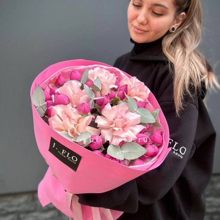 Букет французских и пионовидных роз "Ламиносо" в Чите