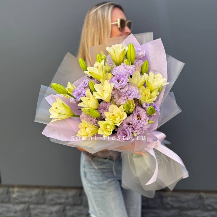  Букет лилий и эустом в Чите