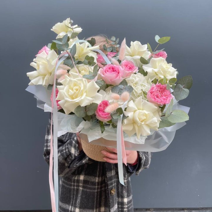 Кашпо с розами в Чите