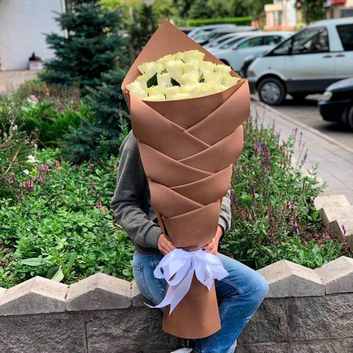 Голландские розы белые "Рыбка" в Чите