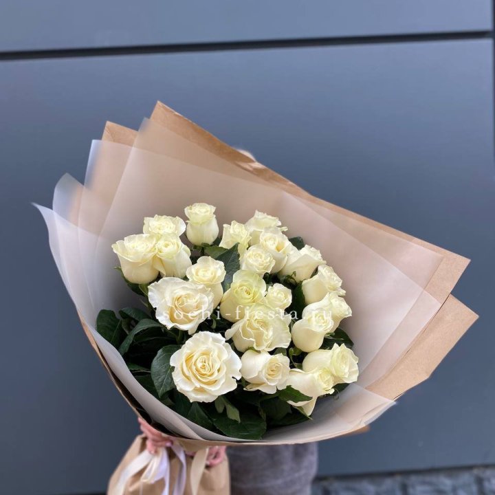  Букет  высоких белых роз   в Чите