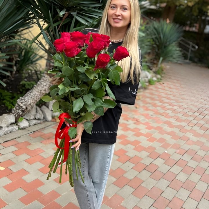 15 высоких красных роз в Чите