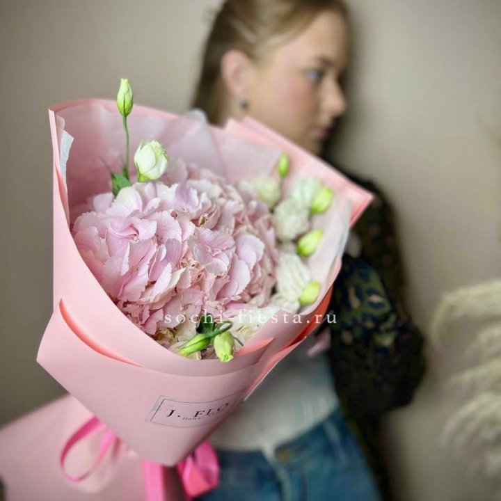 Букет с гортензией №2 в Чите