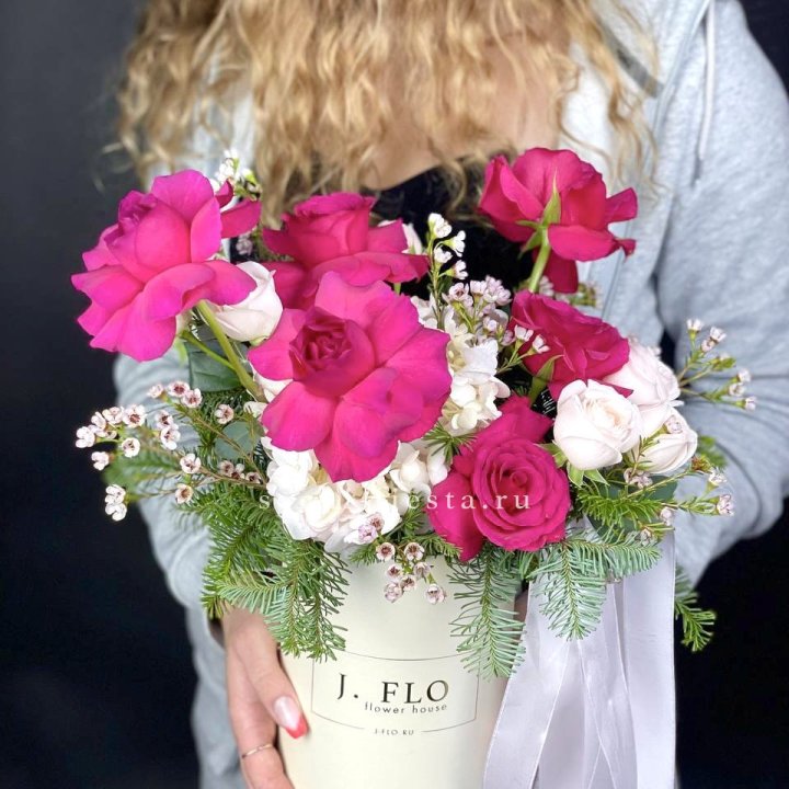 Новогодняя композиция в коробке пинк розе в Чите