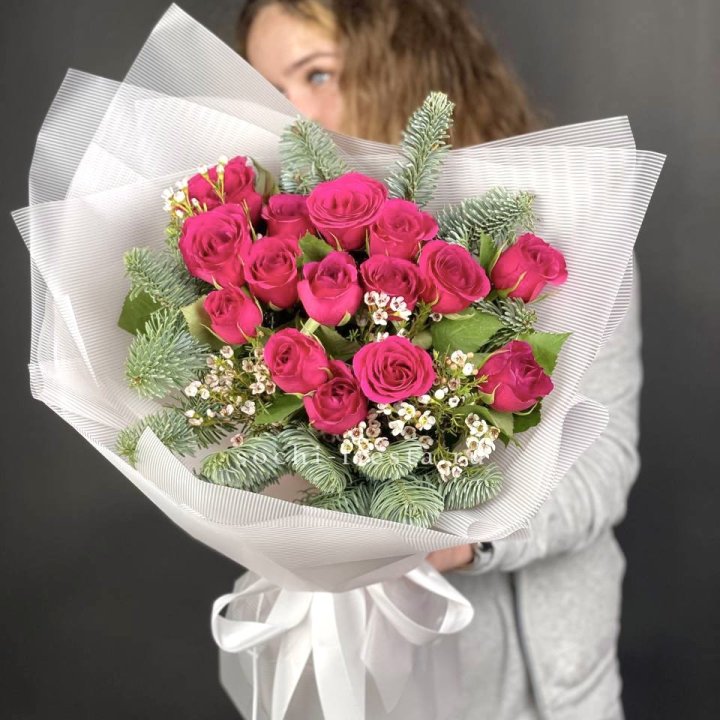 Новогодний букет Елки и Розы в Чите