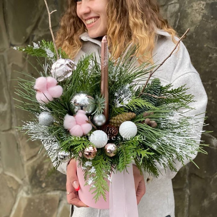 Новогодняя композиция в коробке пинк в Чите