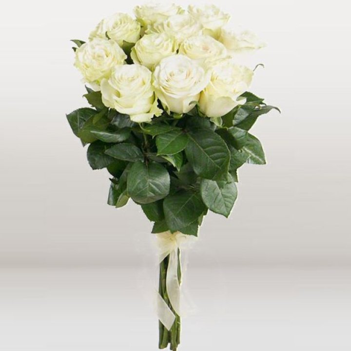 11 белых голландских роз в Чите