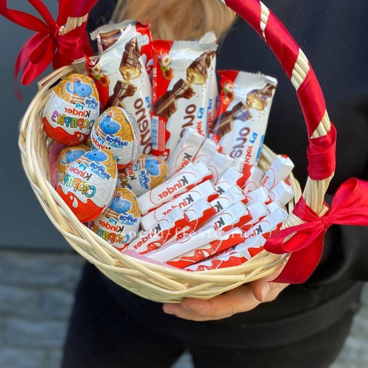 Корзина с киндерами  в Чите