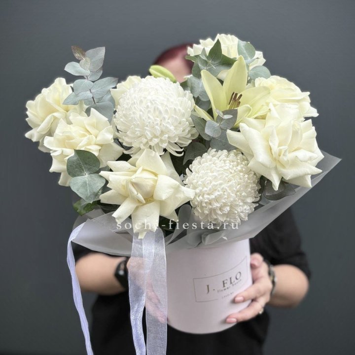 Цветы в шляпной коробке  в Чите