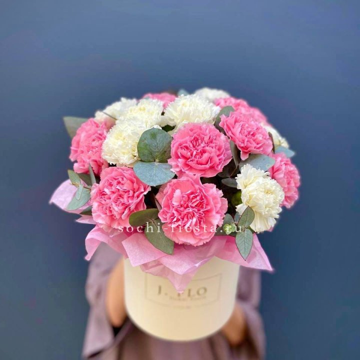 Диантусы в цилиндре в Чите