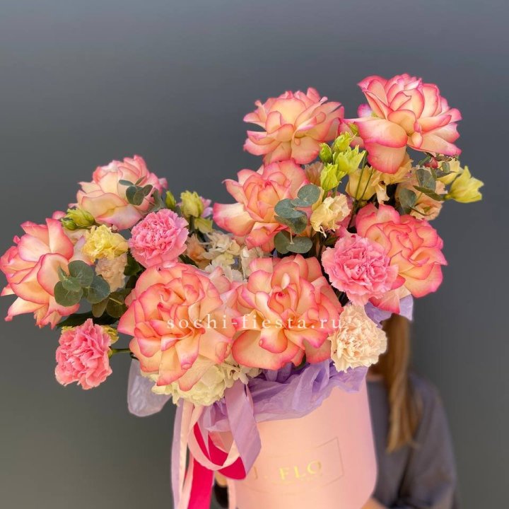 Бокс нежный с розами в Чите