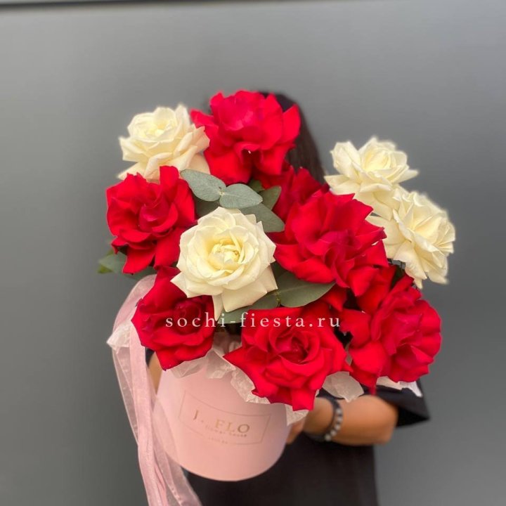 13 Французских роз в боксе в Чите