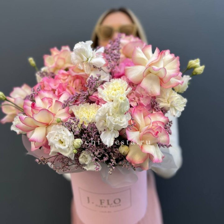 Цветочная композиция "Глория" в боксе в Чите