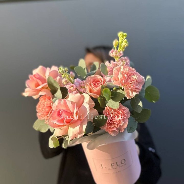 Цветы в боксе "Сизара" в Чите