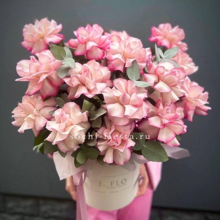 17 Французских  роз Венди в боксе в Чите