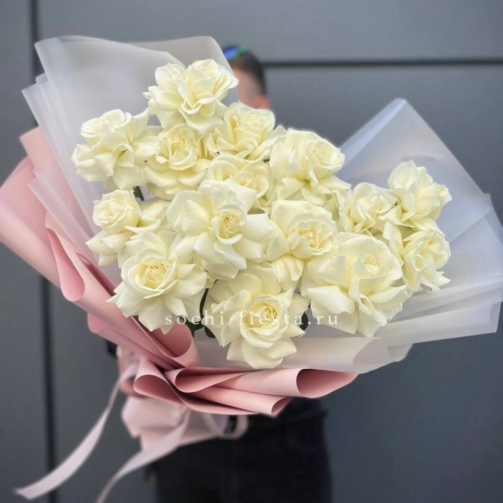 Букет из 15 французских роз Вайт дрим в Чите
