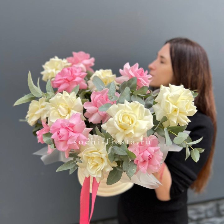 Зефирный бокс из 17 французских роз микс в Чите