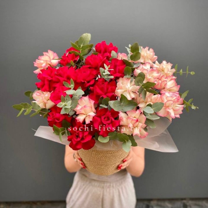 25 Французских роз в джутовом кашпо  в Чите