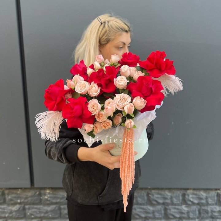 Бокс с нежными розами  в Чите