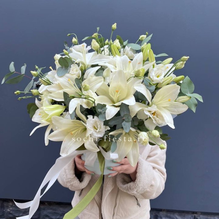 Бокс лилий и эустомы в Чите